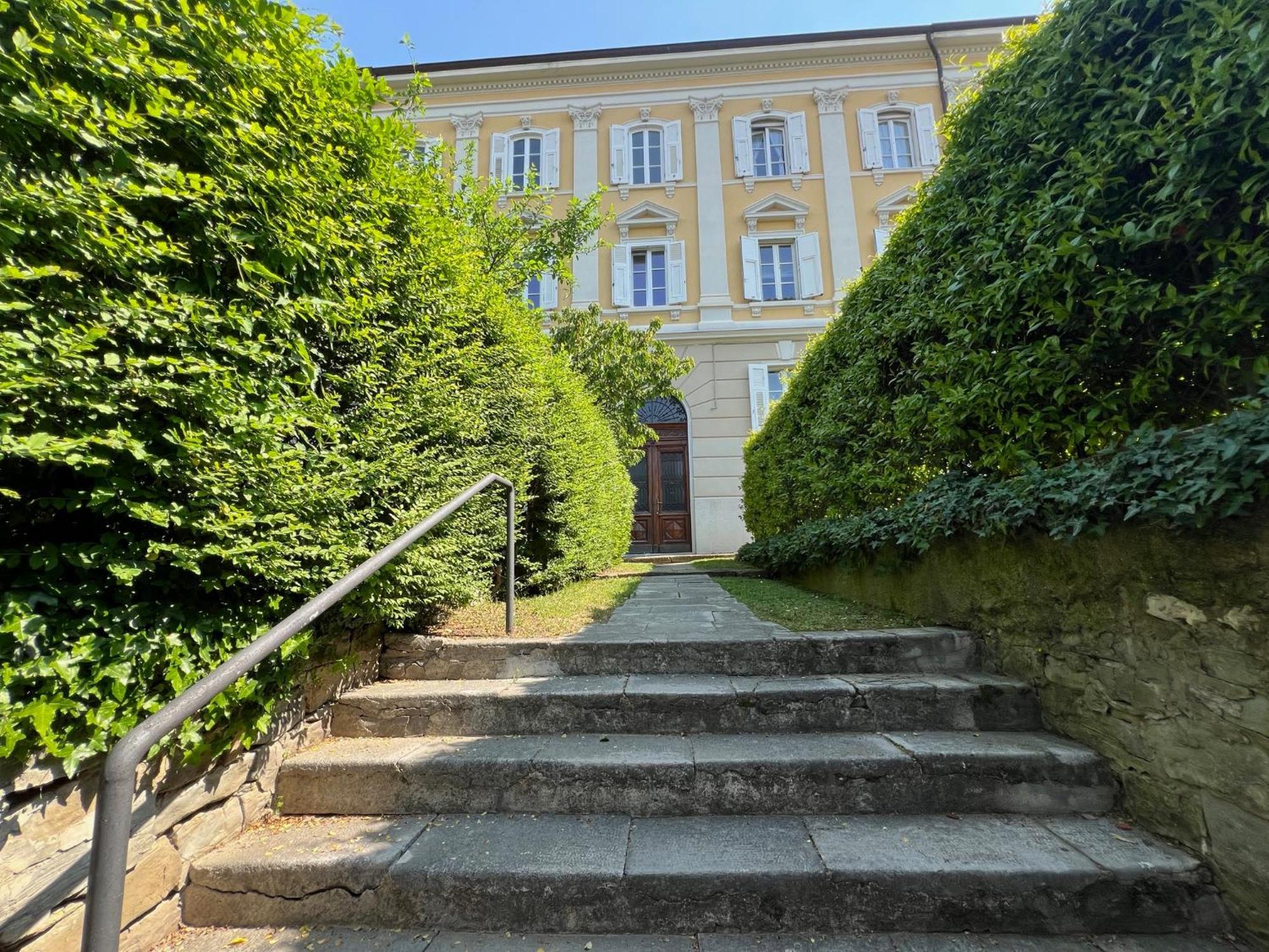 Vignola 6 Lägenhet Trieste Exteriör bild